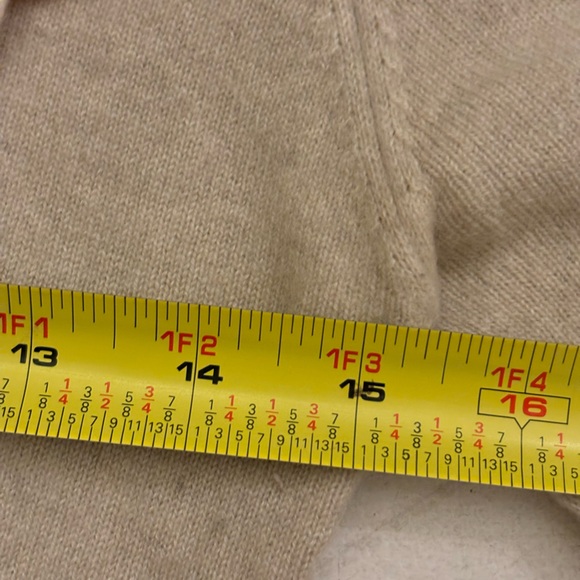 Cashmere cardigan. - Picture 3 of 3